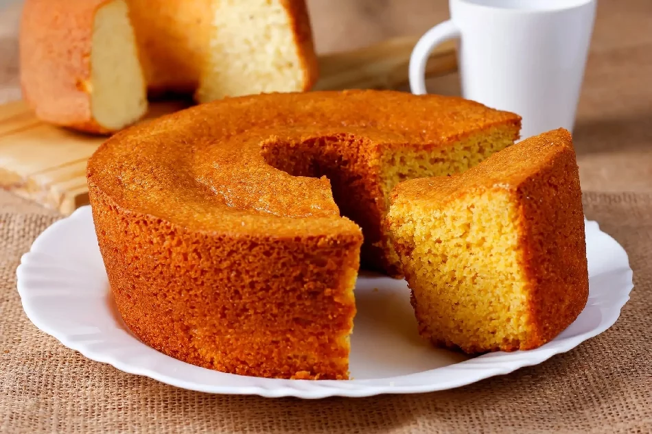 Fatia de Bolo de Fubá com Goiabada