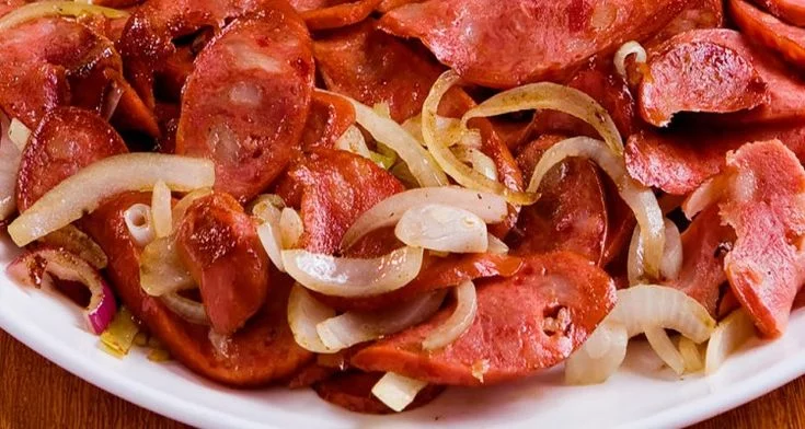 Calabresa Acebolada