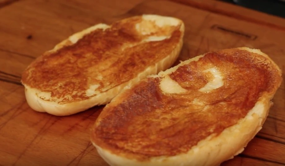 TOAST DE REQUEIJÃO